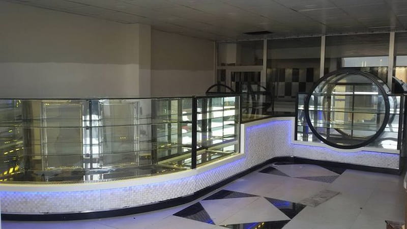 تصویر 2 از یخچال صنعتی شیرینی با سرمایش یکنواخت و حفظ تازگی دسرها